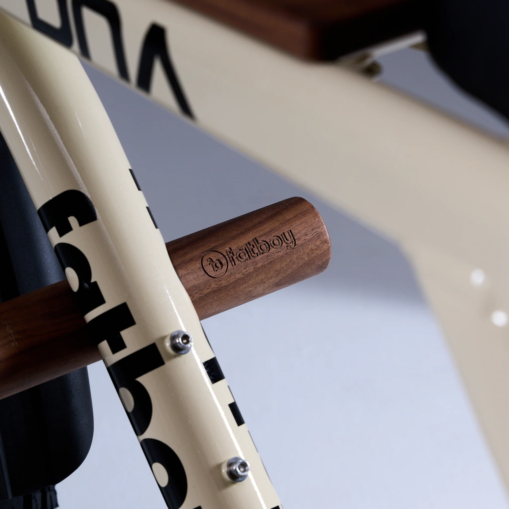Grom Seat & Foot Pegs - DNA V3, Scrambler V3 - Image 4
